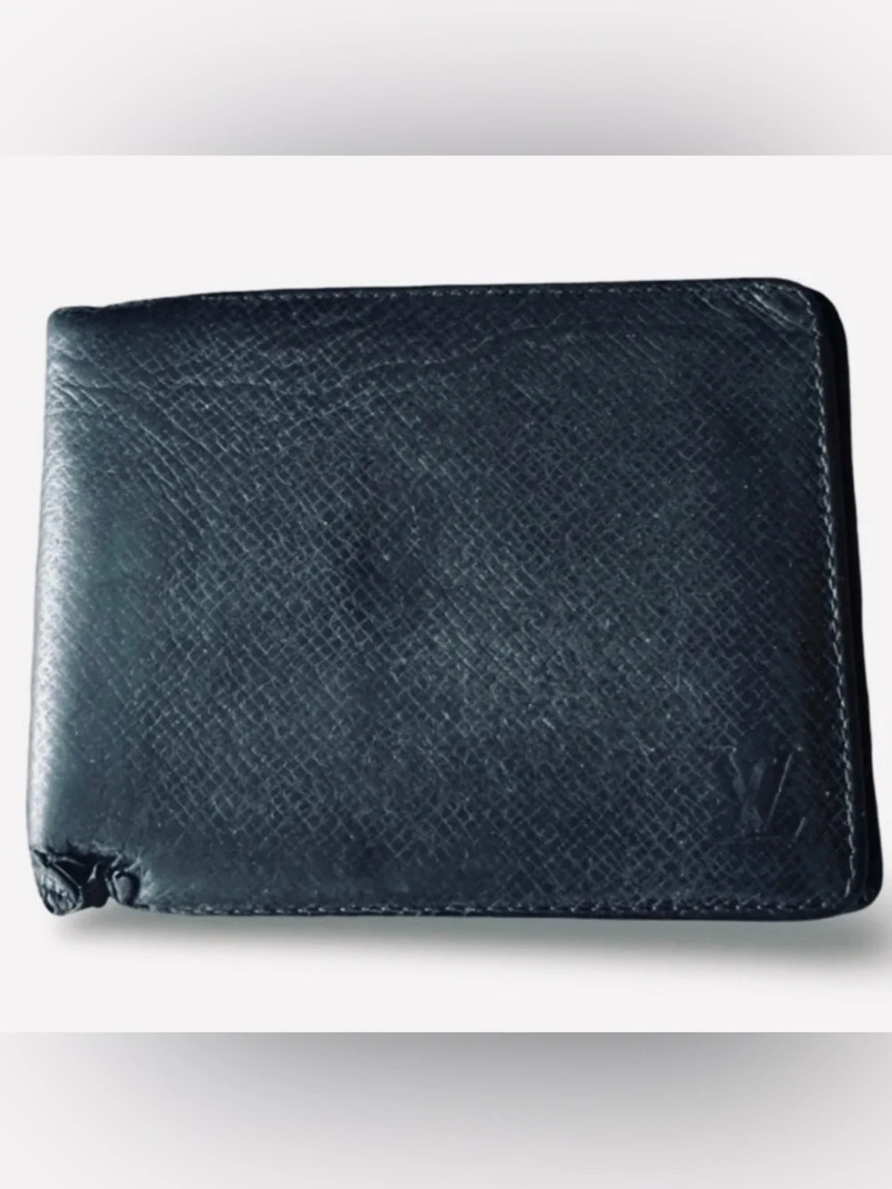 Louis Vuitton Men's Black Taiga Bifold Wallet preowned